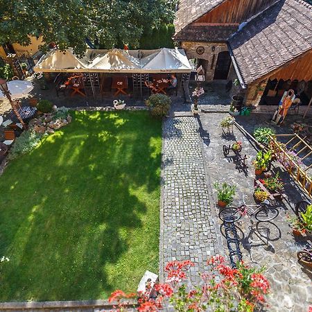 Penzion - Restaurant Atrium Poprad Buitenkant foto