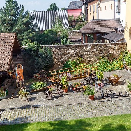 Penzion - Restaurant Atrium Poprad Buitenkant foto