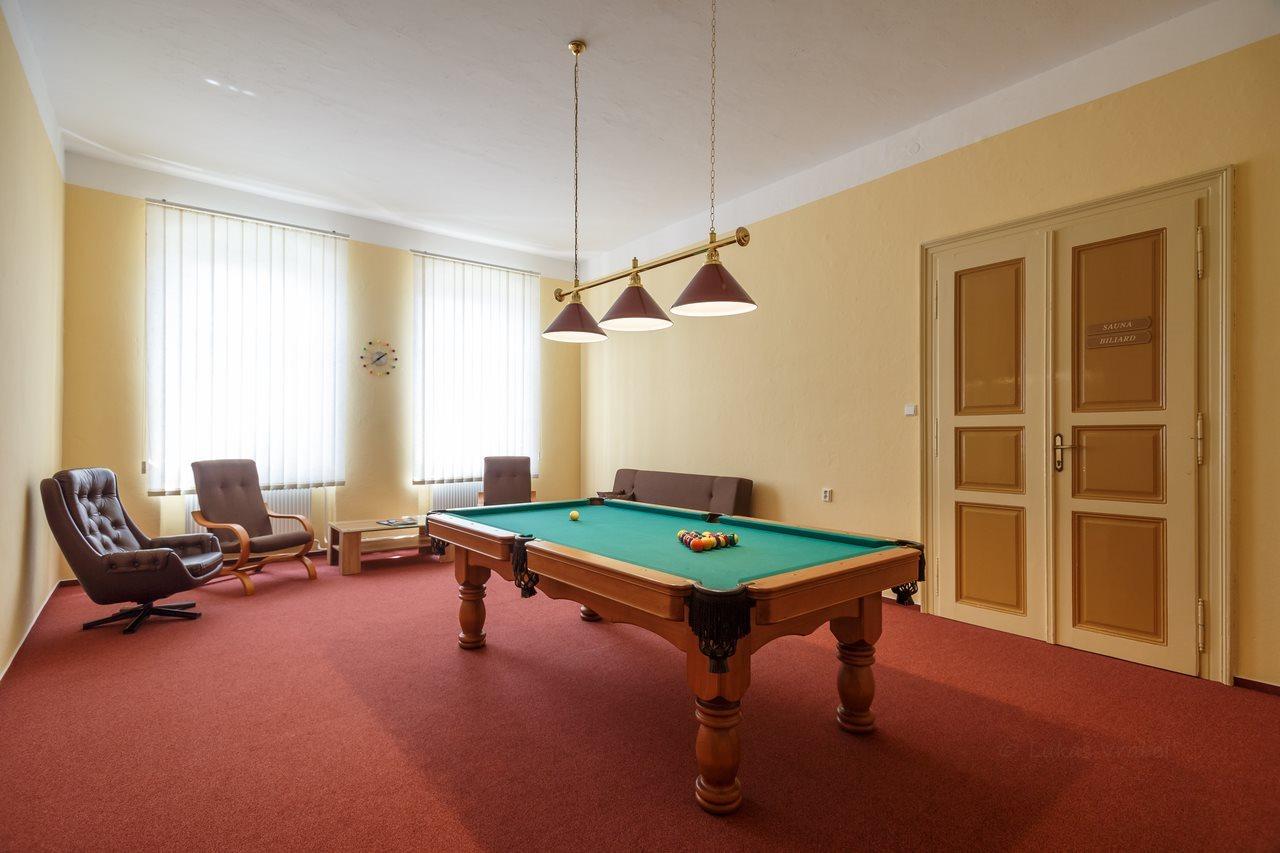 Penzion - Restaurant Atrium Poprad Buitenkant foto