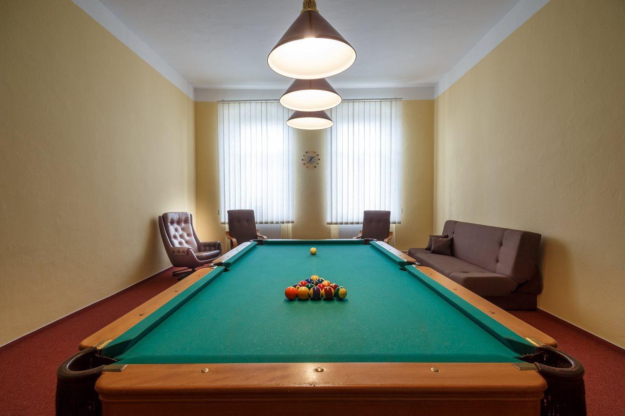 Penzion - Restaurant Atrium Poprad Buitenkant foto