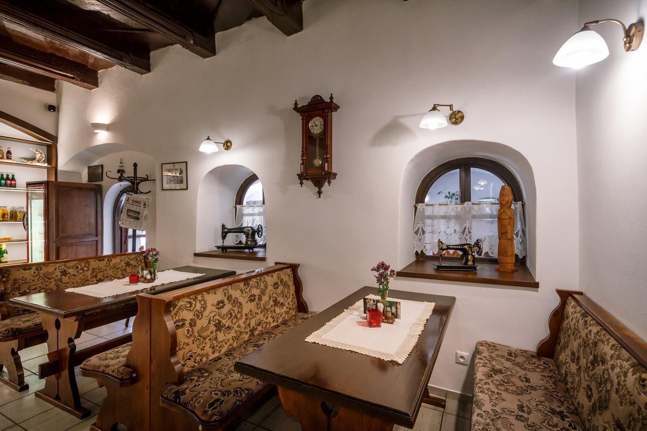 Penzion - Restaurant Atrium Poprad Buitenkant foto