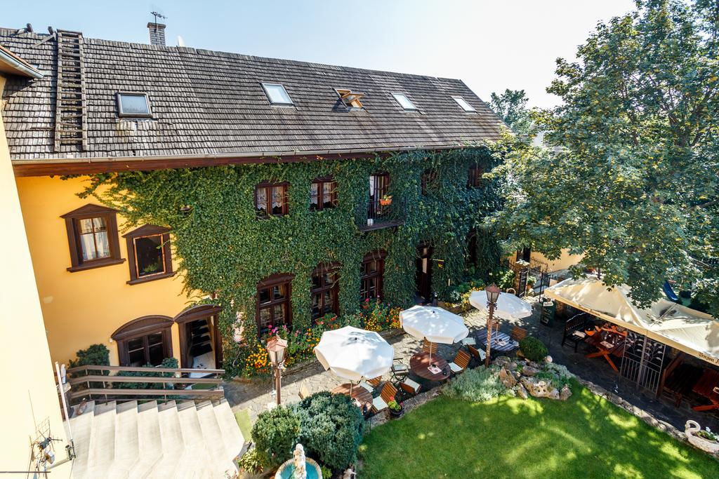 Penzion - Restaurant Atrium Poprad Buitenkant foto