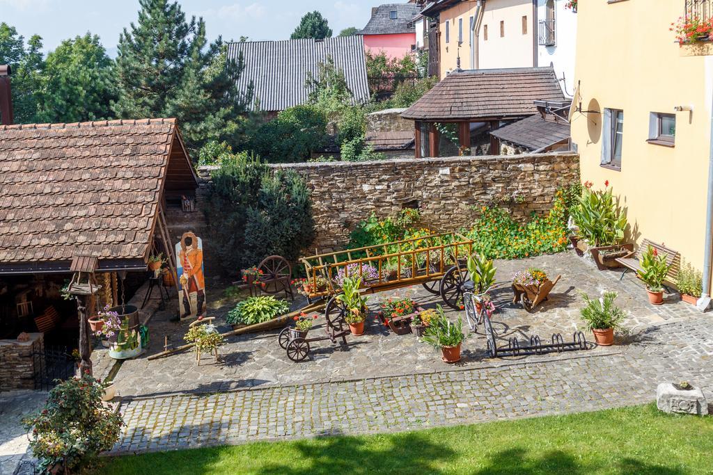 Penzion - Restaurant Atrium Poprad Buitenkant foto