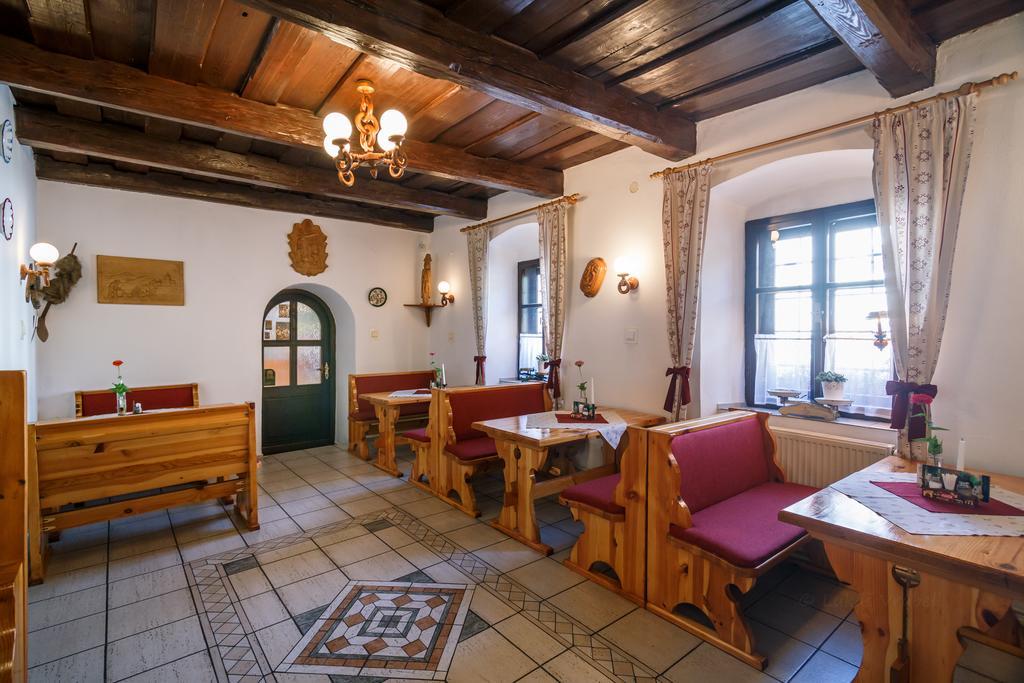 Penzion - Restaurant Atrium Poprad Buitenkant foto