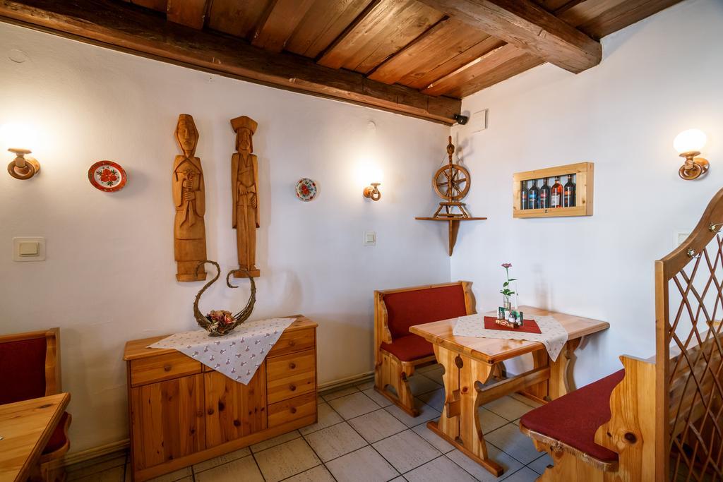 Penzion - Restaurant Atrium Poprad Buitenkant foto