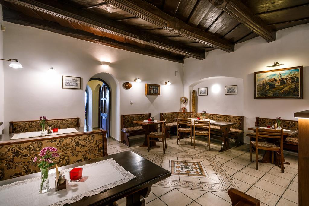 Penzion - Restaurant Atrium Poprad Buitenkant foto